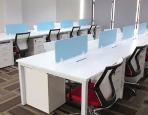 打造高效辦公空間 職員桌椅、屏風隔斷與電腦桌的選購指南