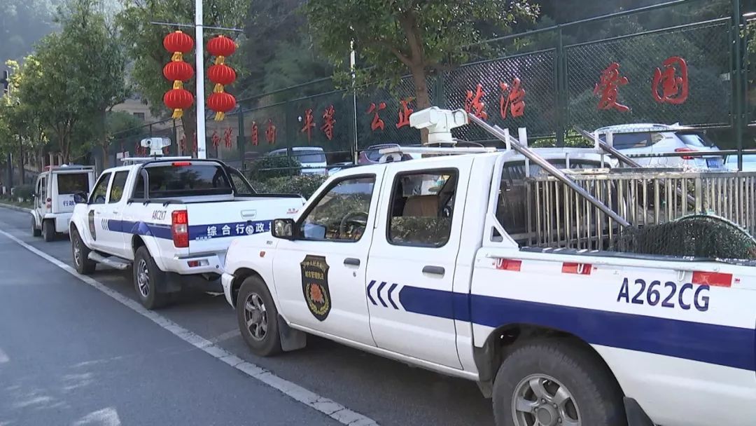 城管執(zhí)法車輛“換新裝” 每車配發(fā)“身份證”，開啟車輛救援服務(wù)新篇章